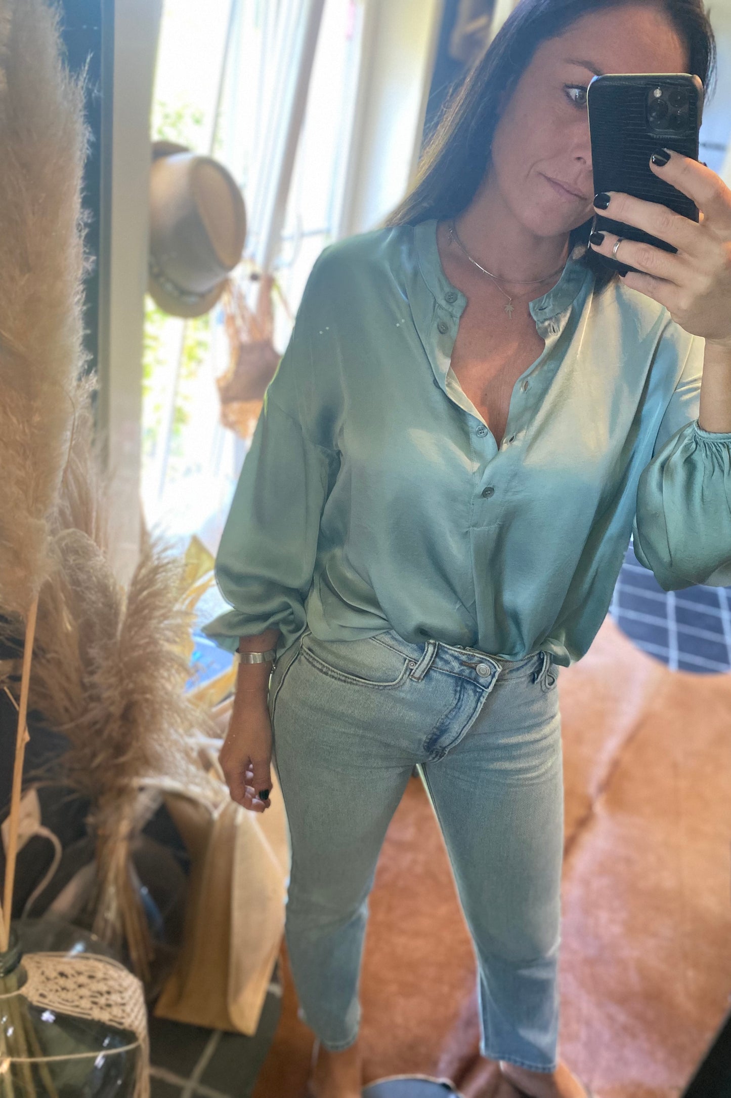 Judu Cropped Jeans van Circle Of Trust met Aquamarine zijde Blouse Même Road