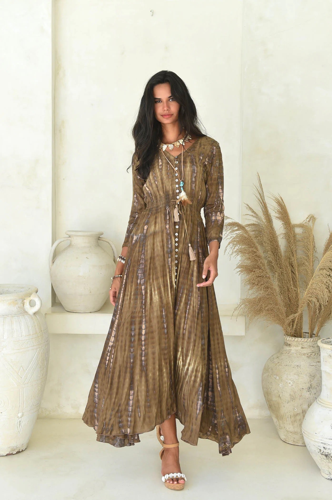 Hot Lava maxi-jurk in Havanna-bruin- Luchtige rayon zomerjurk met lange mouwen.