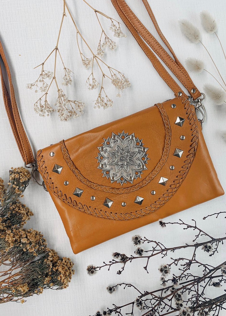 Icaria Tan