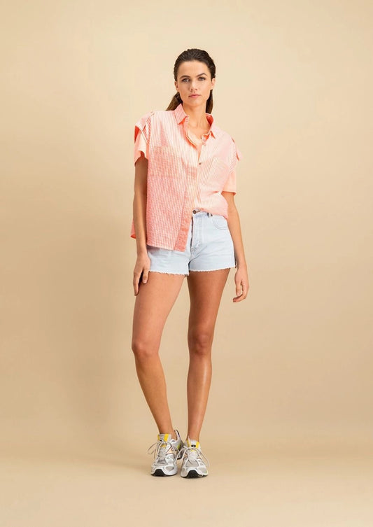 Lichtblauwe denim short met onafgewerkte zoom en 5-pocket design. Lody Short van Circle Of Trust.