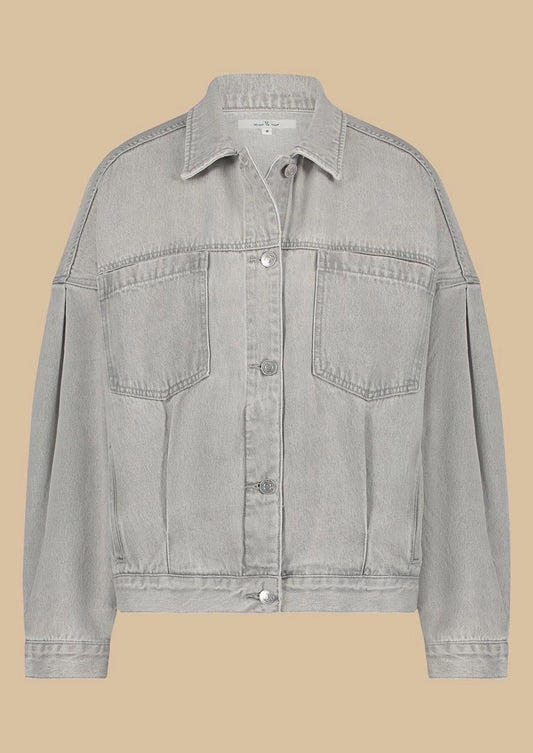Lichtgrijs oversized denim jack van Circle Of Trust met borstzakken en knoopsluiting in trendy delicate grey wassing.