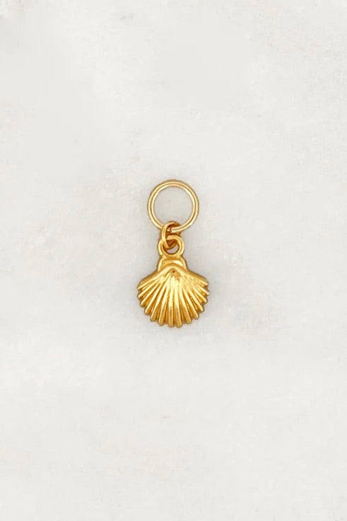 GOLDEN SCALLOP Charm